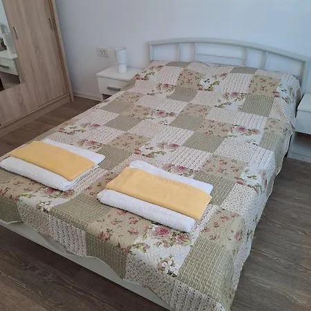 2 With Private Parking In The District Of Apartment Brasov